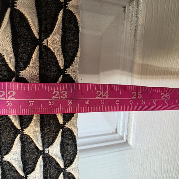 Max Studio Black and White Geometric Pattern Pencil Skirt- Large - Picture 5 of 7